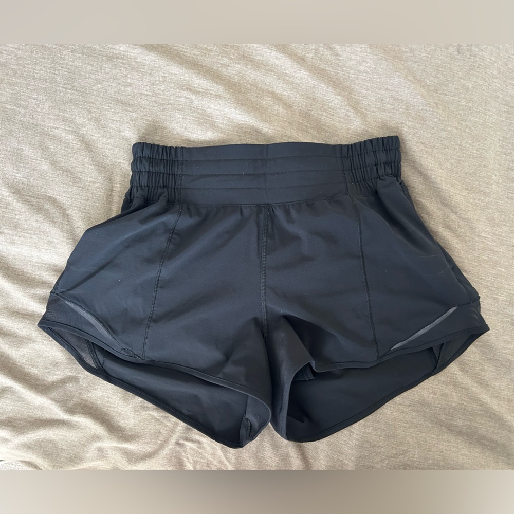 black hotty hot 2.5” low rise shorts!